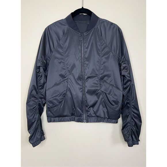 Lululemon Above The Clouds Jacket in Black - Picture 3 of 7
